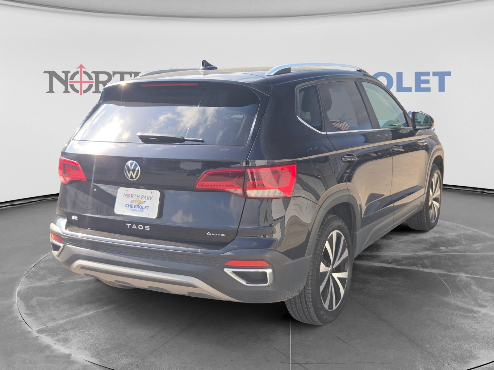 Used 2022 Volkswagen Taos SE AWD/4WD image 3