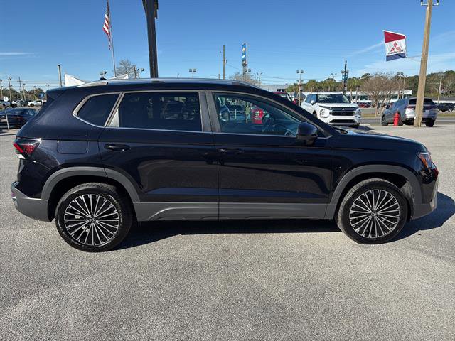 Certified 2025 Volkswagen Taos SE image 7