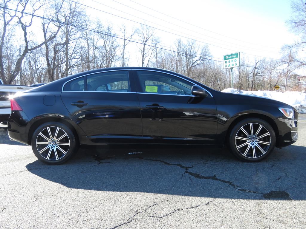 Used 2018 Volvo S60 T5 Inscription image 4
