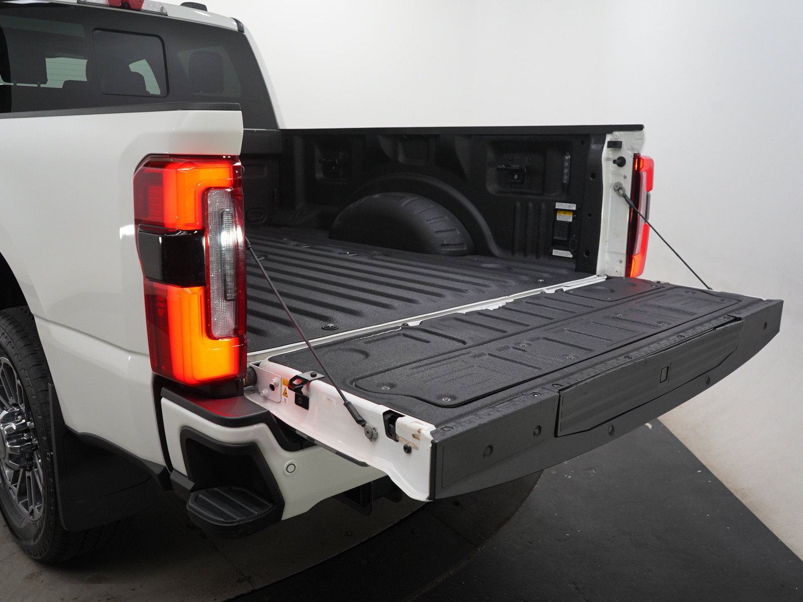 Used 2023 Ford F250 Limited w/ Snow Plow Prep Package AWD/4WD image 19