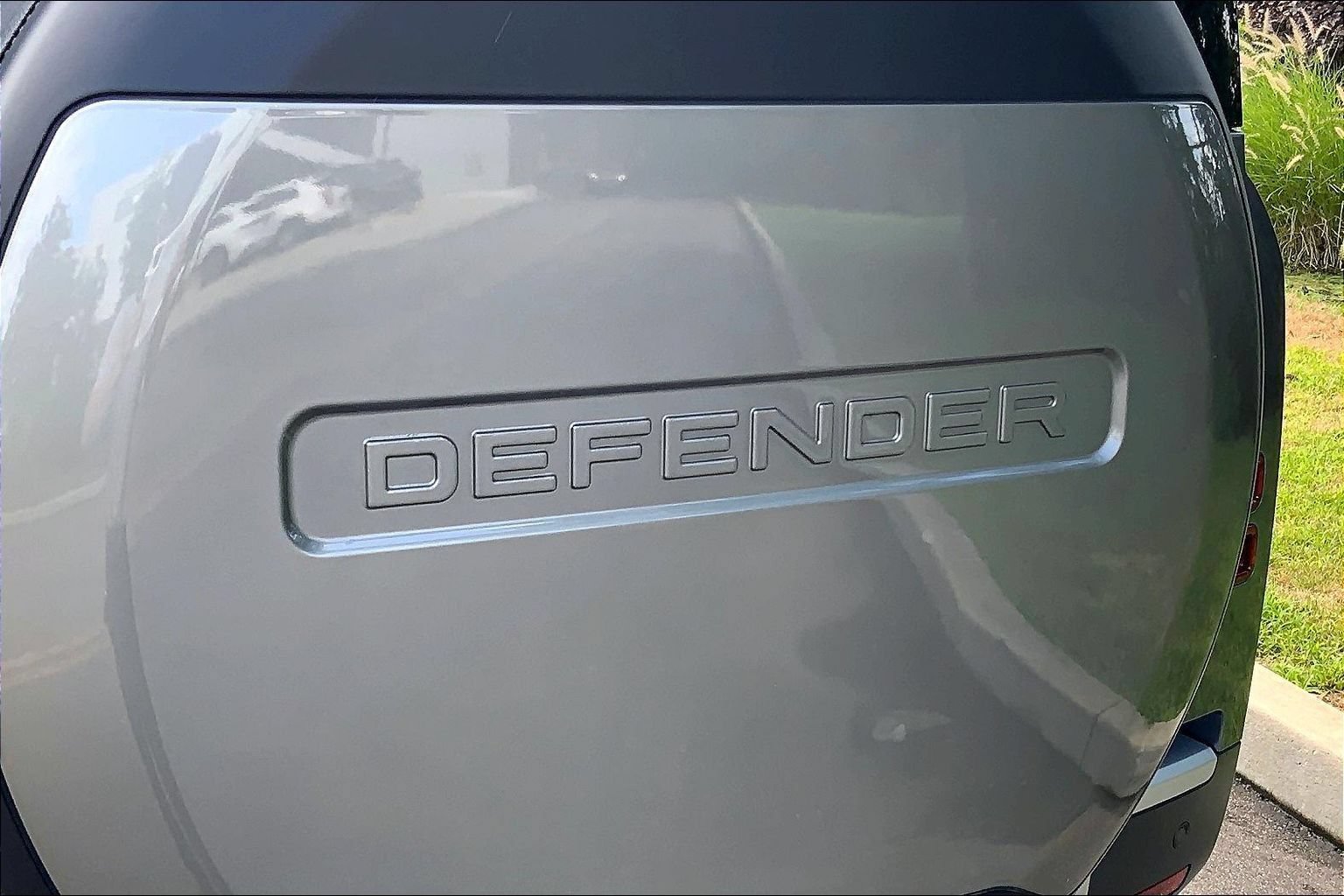 Certified 2024 Land Rover Defender 90 S AWD/4WD image 9
