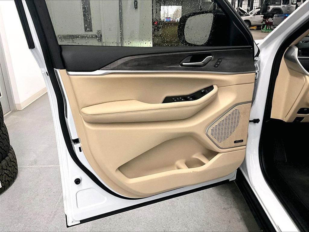 Used 2021 Jeep Grand Cherokee L Limited w/ Trailer Tow Group (B) image 9