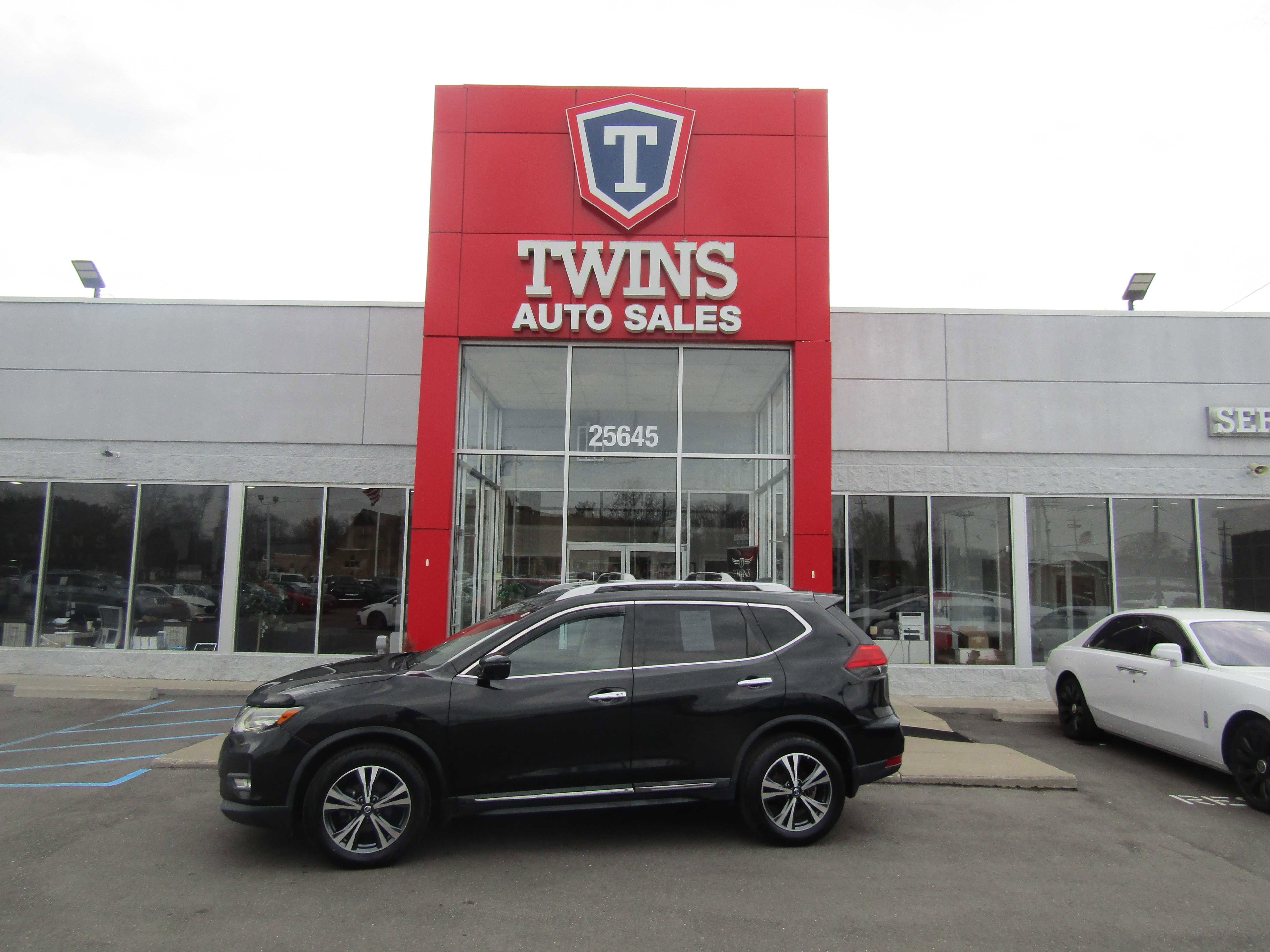 Used 2017 Nissan Rogue SL w/ SL Premium Package
