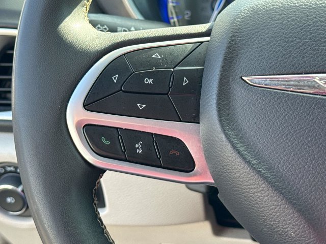 Used 2024 Chrysler Pacifica Touring-L FWD image 27