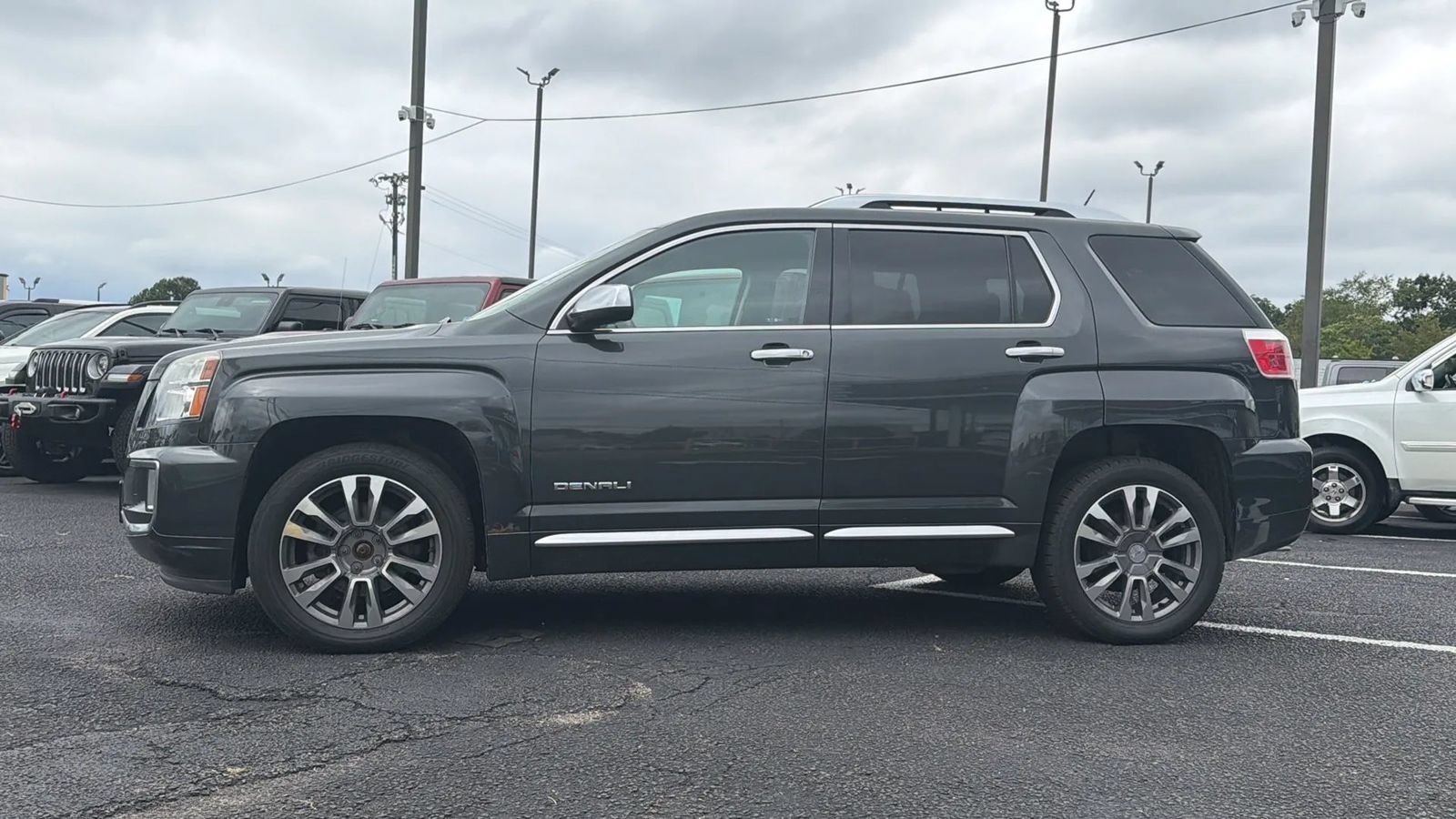 Used 2017 GMC Terrain Denali AWD/4WD image 3