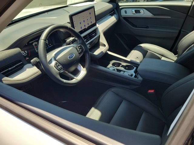 Used 2026 Ford Explorer Active RWD image 3