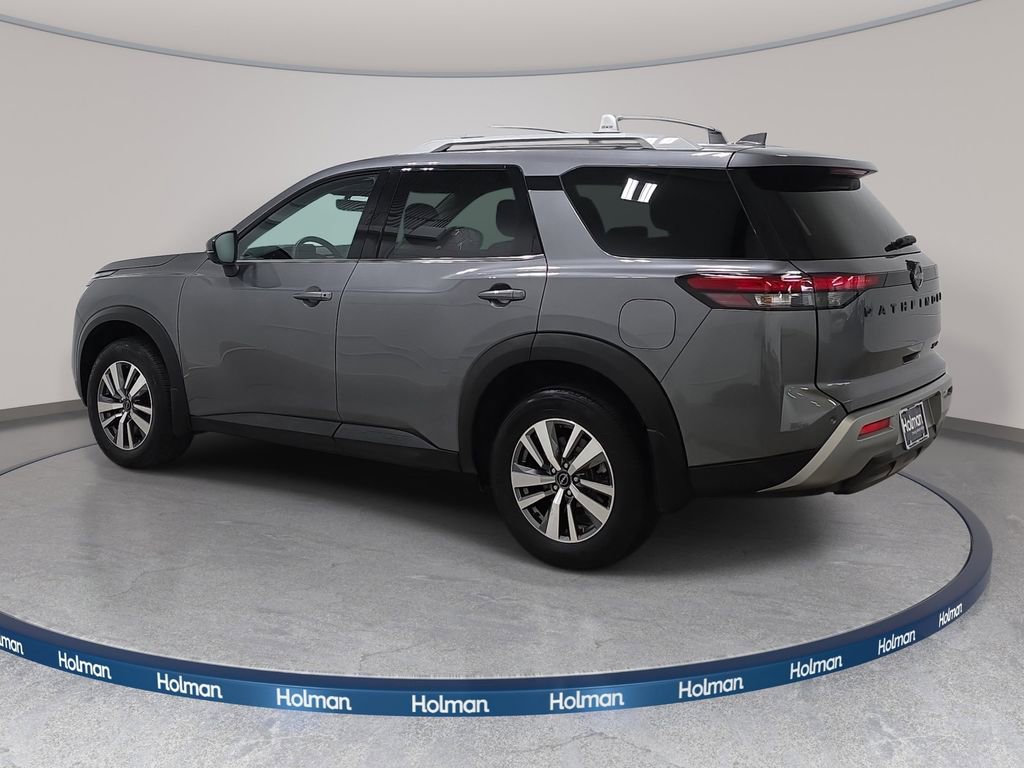 Used 2023 Nissan Pathfinder SL w/ Black Appearance Package AWD/4WD image 8