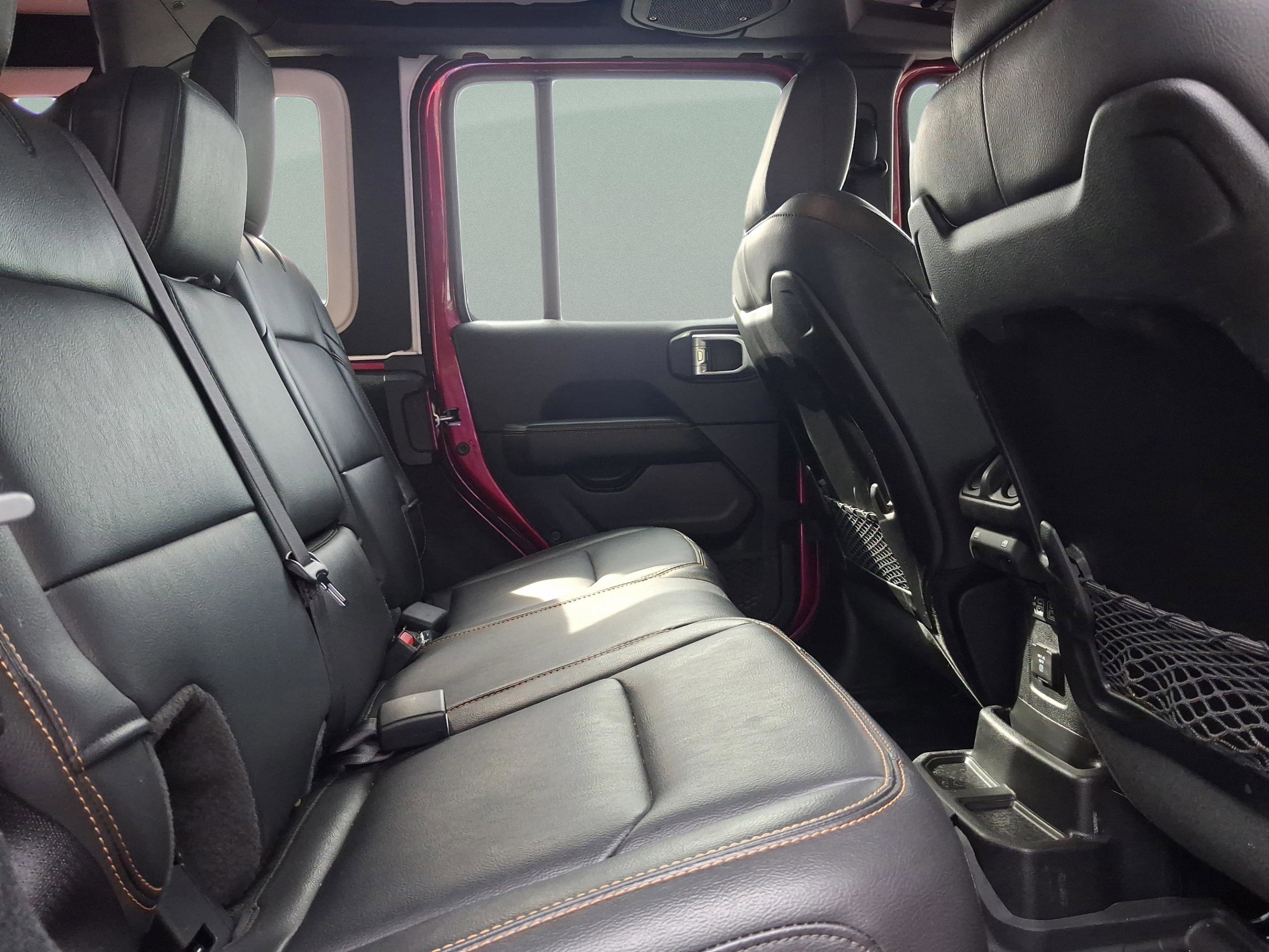 Used 2024 Jeep Wrangler Sahara w/ Technology Group AWD/4WD image 32