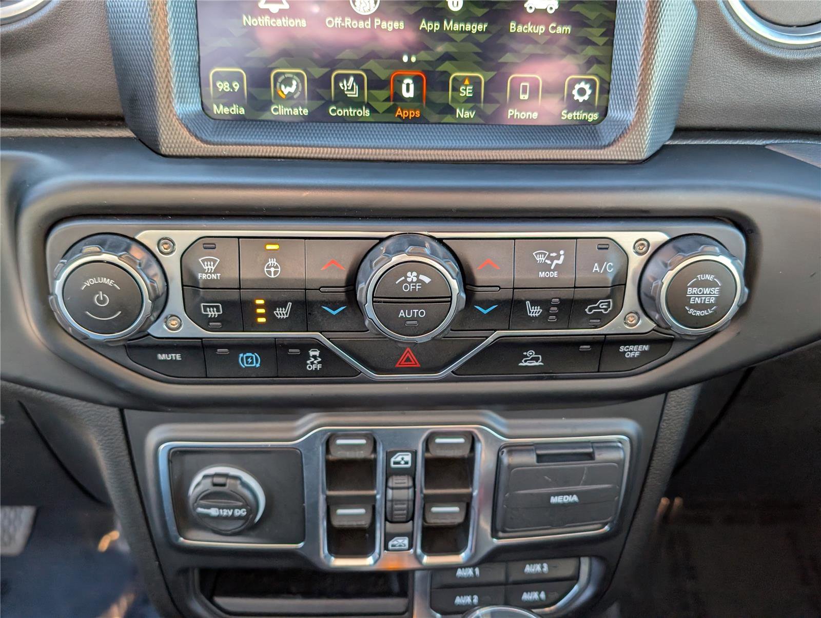 Used 2023 Jeep Wrangler Sahara w/ Cold Weather Group image 26