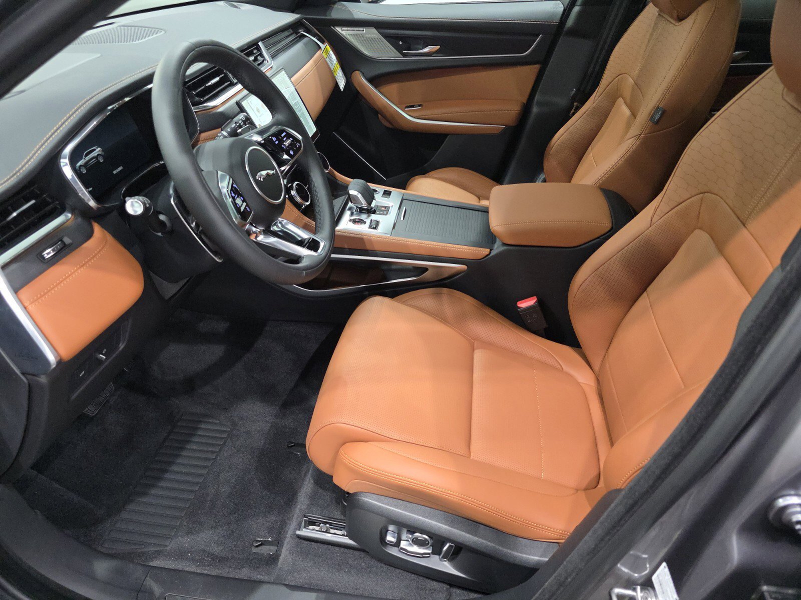 New 2026 Jaguar F-PACE R-Dynamic S image 6