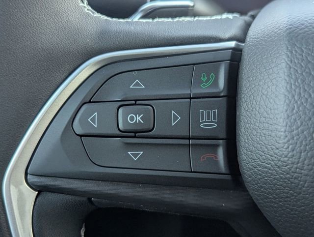 New 2025 Jeep Grand Cherokee Laredo image 12