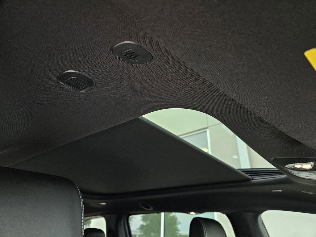 New 2026 Chrysler Pacifica Limited FWD image 8