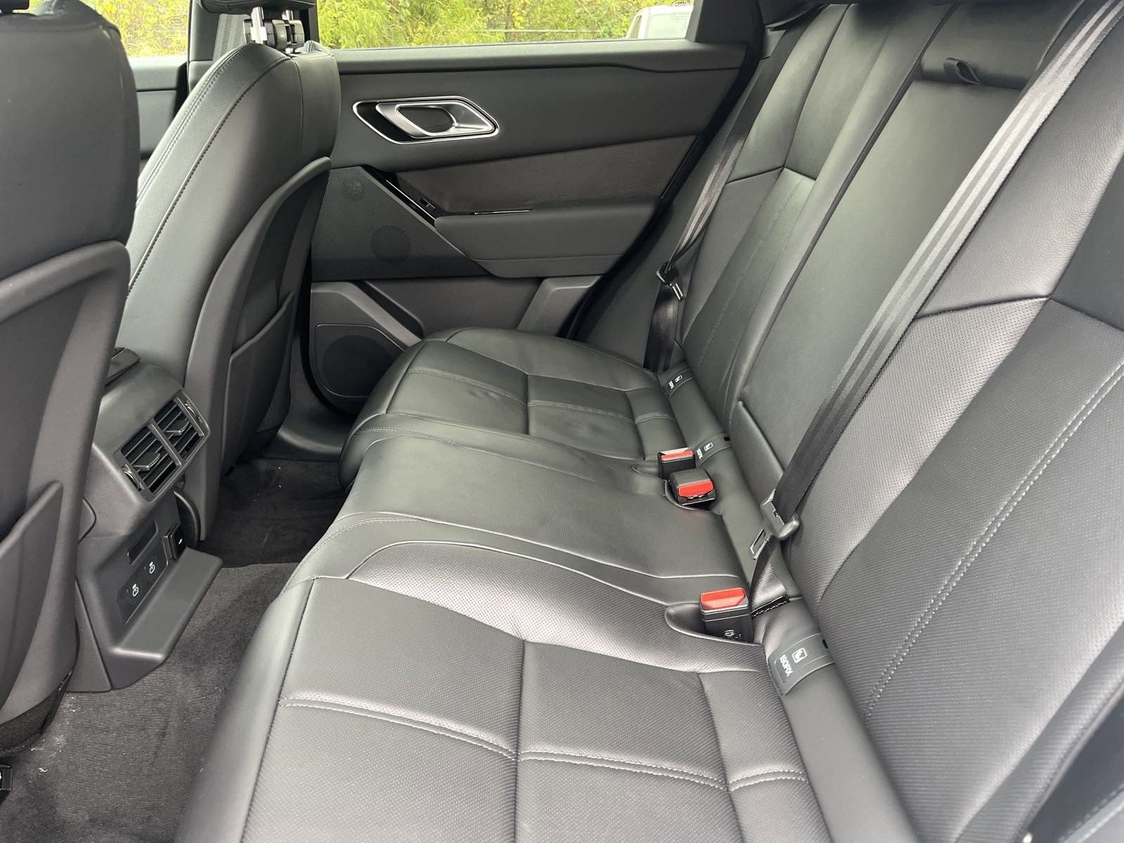 Used 2025 Land Rover Range Rover Velar Dynamic SE image 12