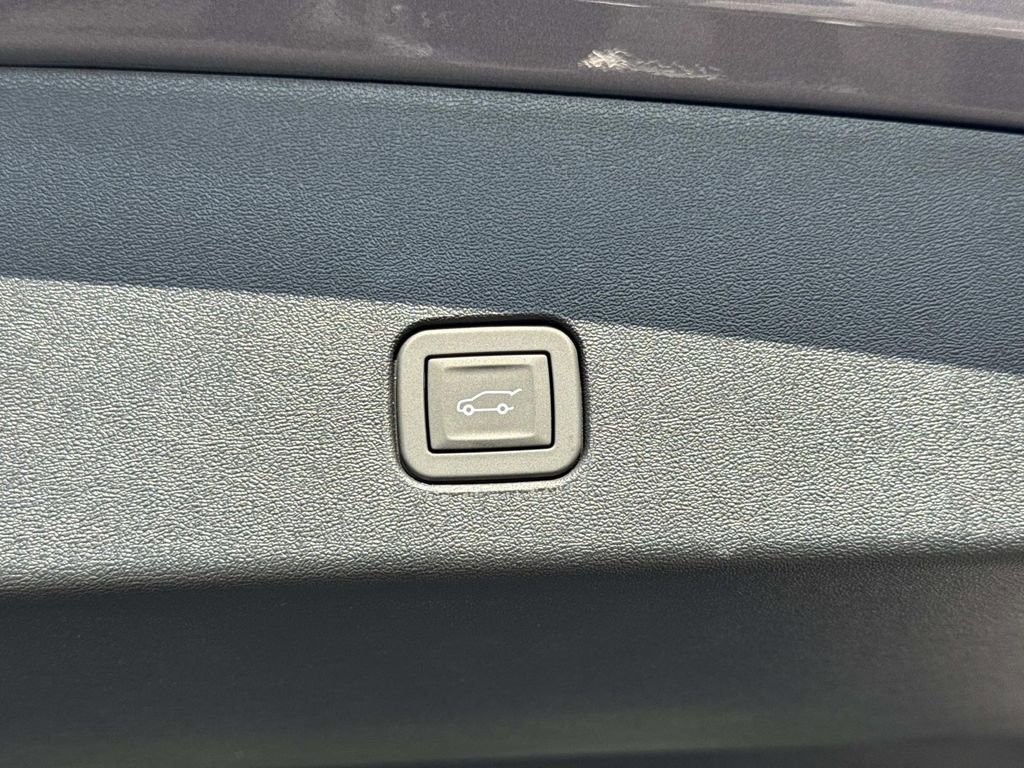 New 2026 Cadillac Optiq Luxury 2 image 12