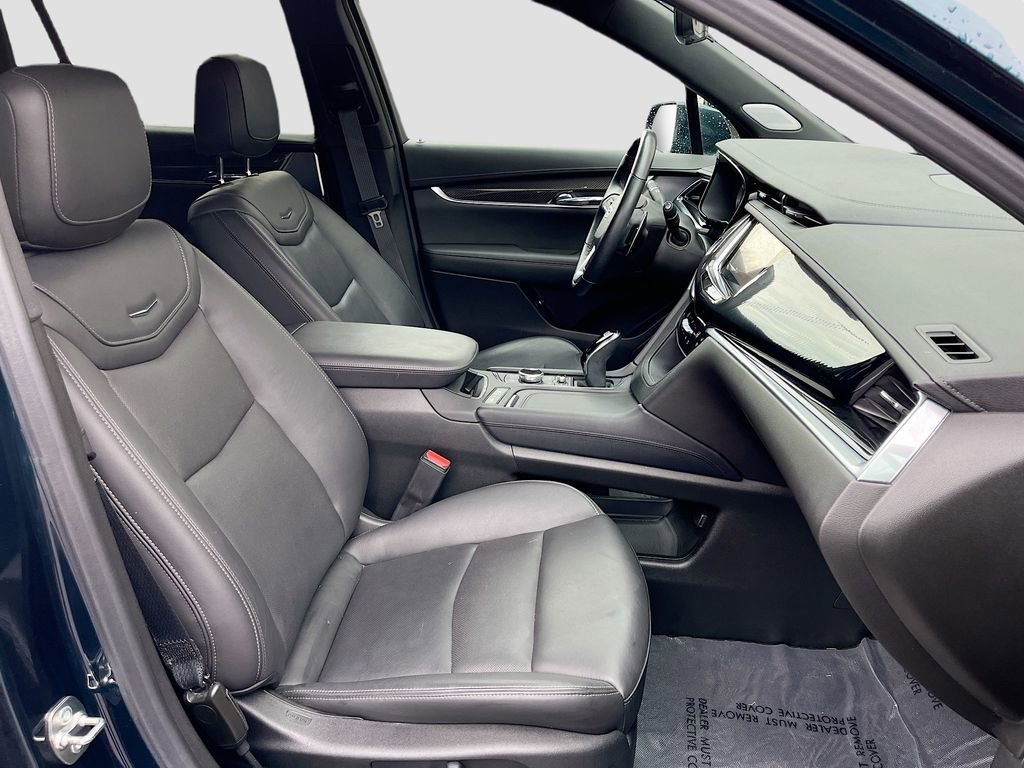 Used 2024 Cadillac XT6 Sport w/ LPO, ONYX Package image 31