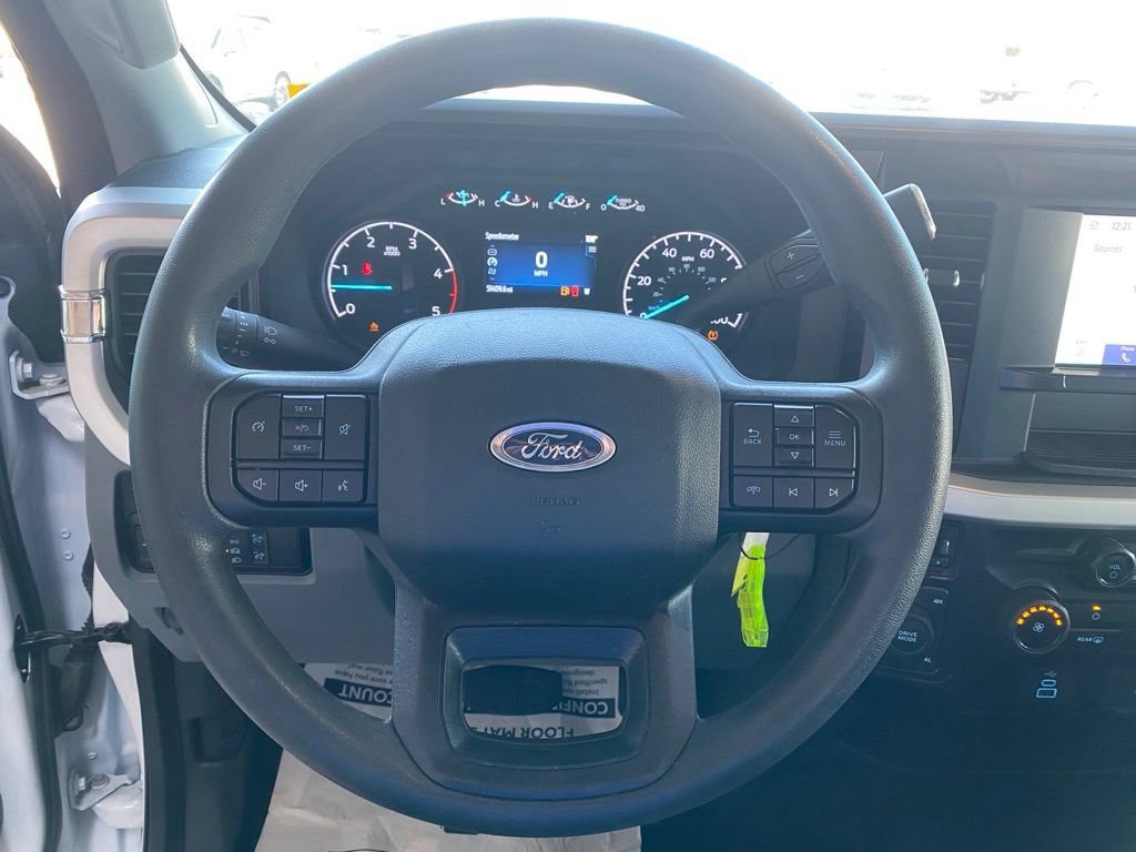 Used 2025 Ford F350 4x4 Crew Cab DRW Super Duty image 17