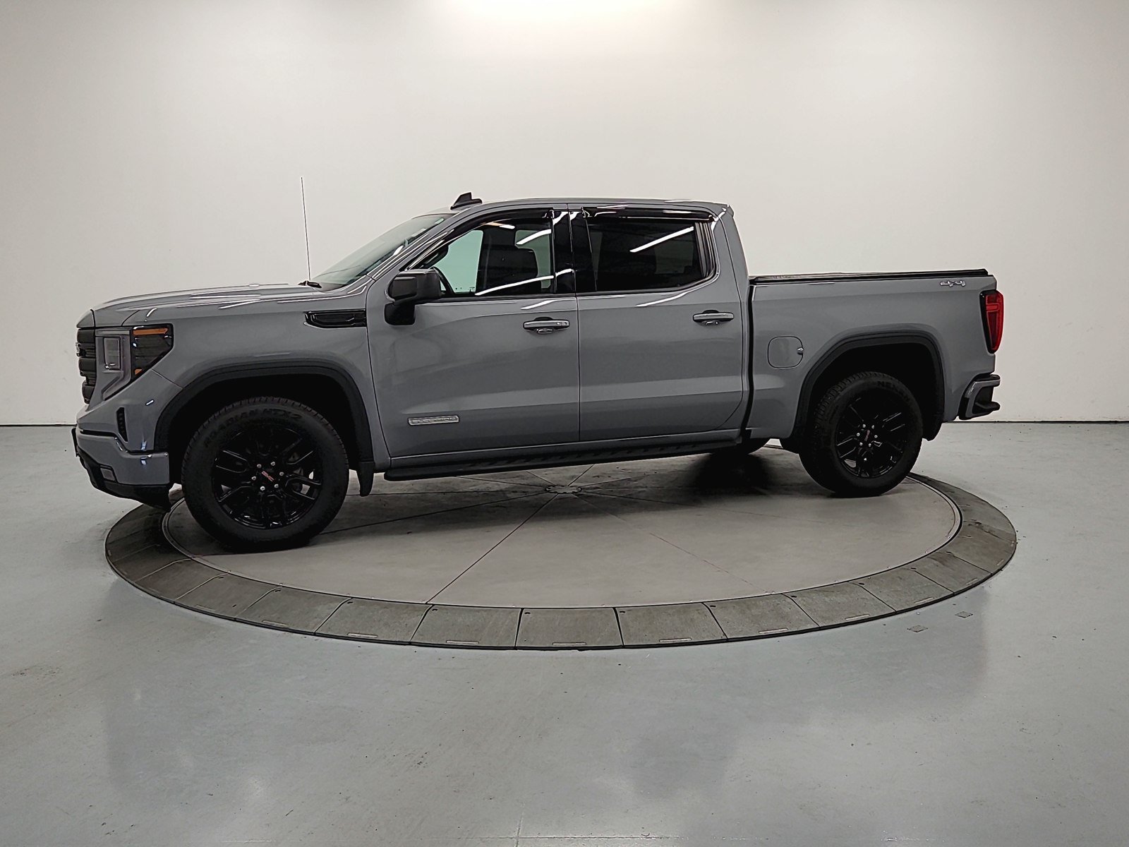 Used 2024 GMC Sierra 1500 Elevation AWD/4WD image 5