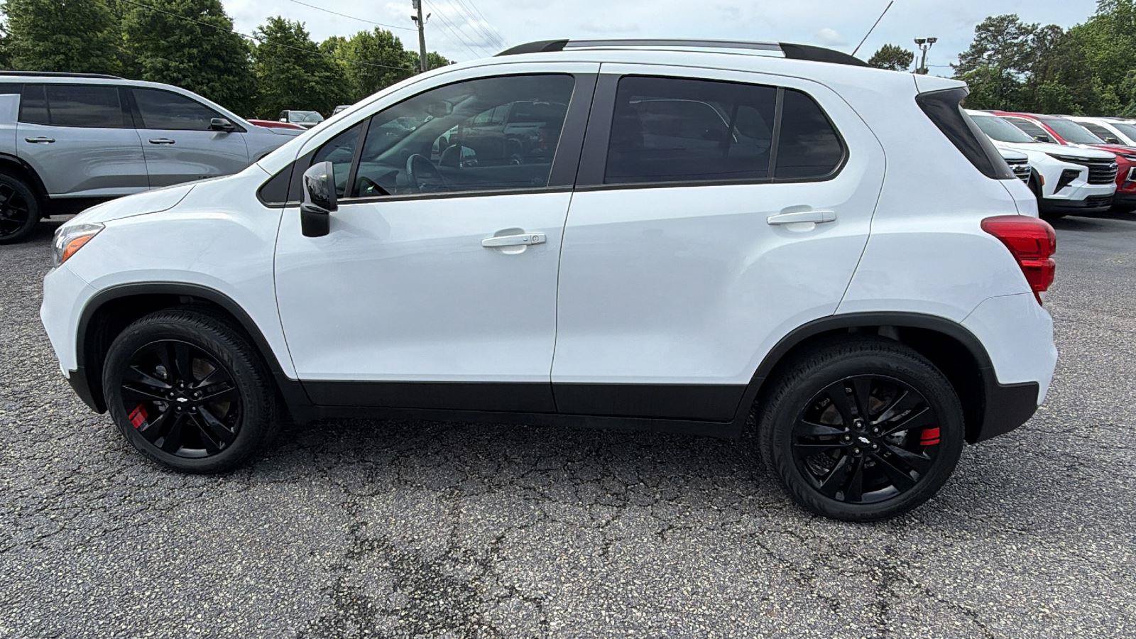 Used 2022 Chevrolet Trax LT w/ Redline Edition AWD/4WD image 8