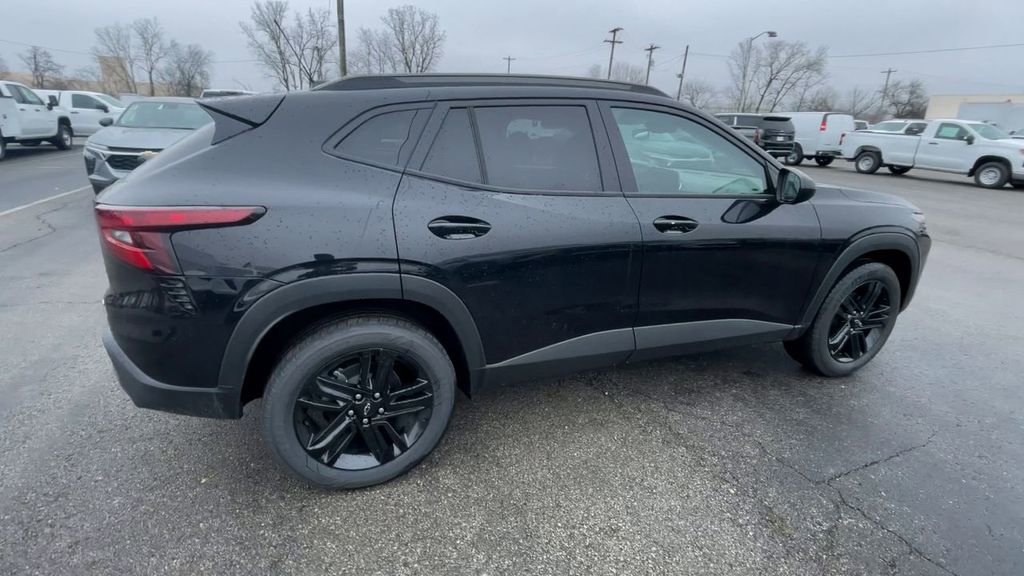 New 2026 Chevrolet Trax ACTIV w/ Sunroof Package FWD image 2