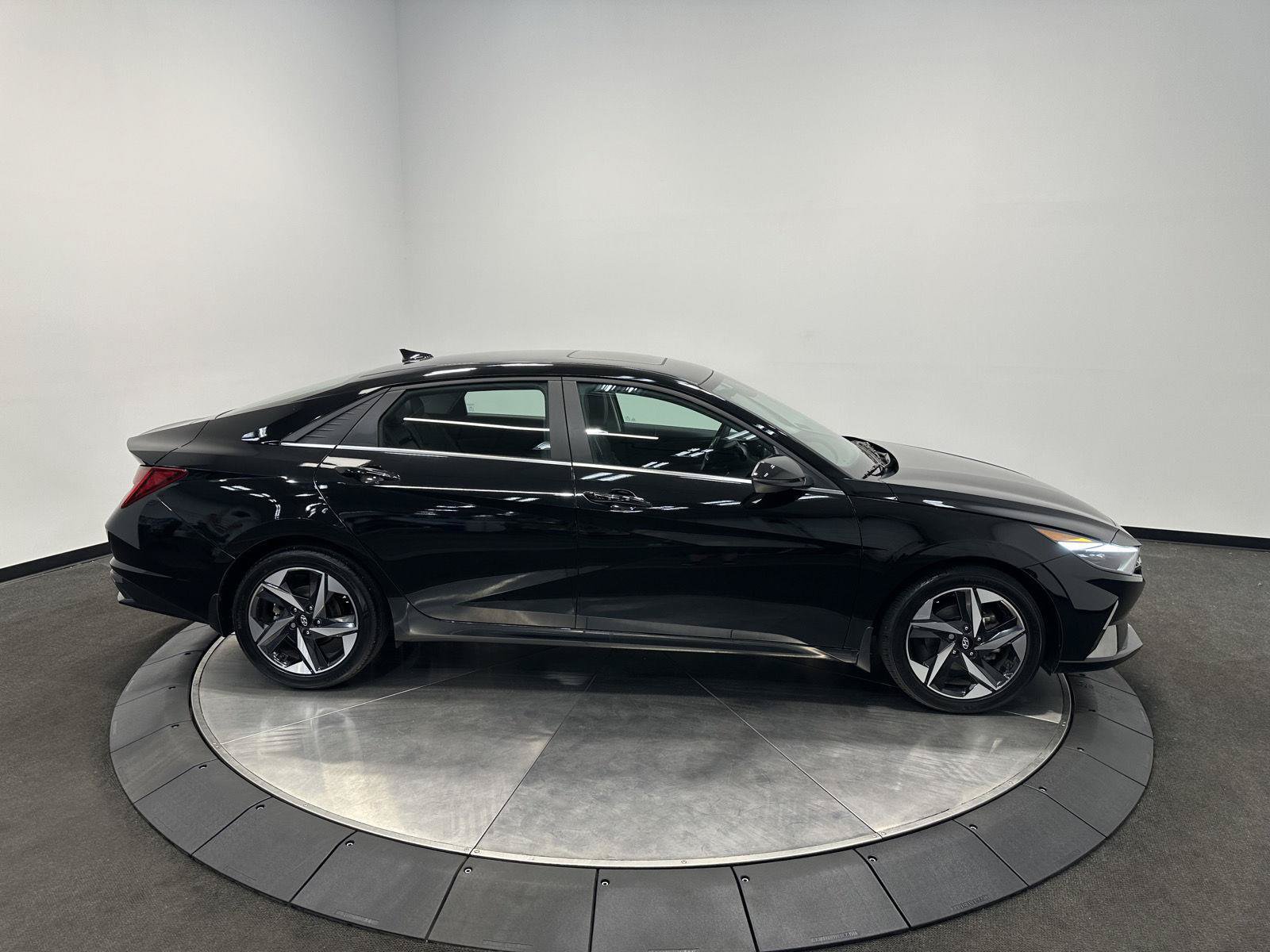 Certified 2023 Hyundai Elantra Limited FWD image 8
