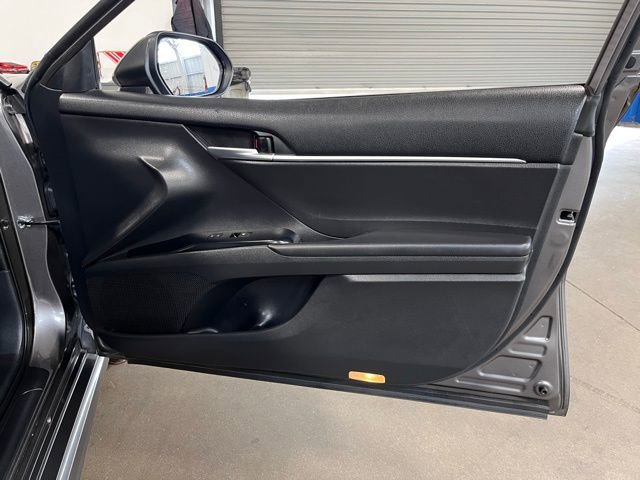 Used 2019 Toyota Camry SE w/ Convenience Package FWD image 10