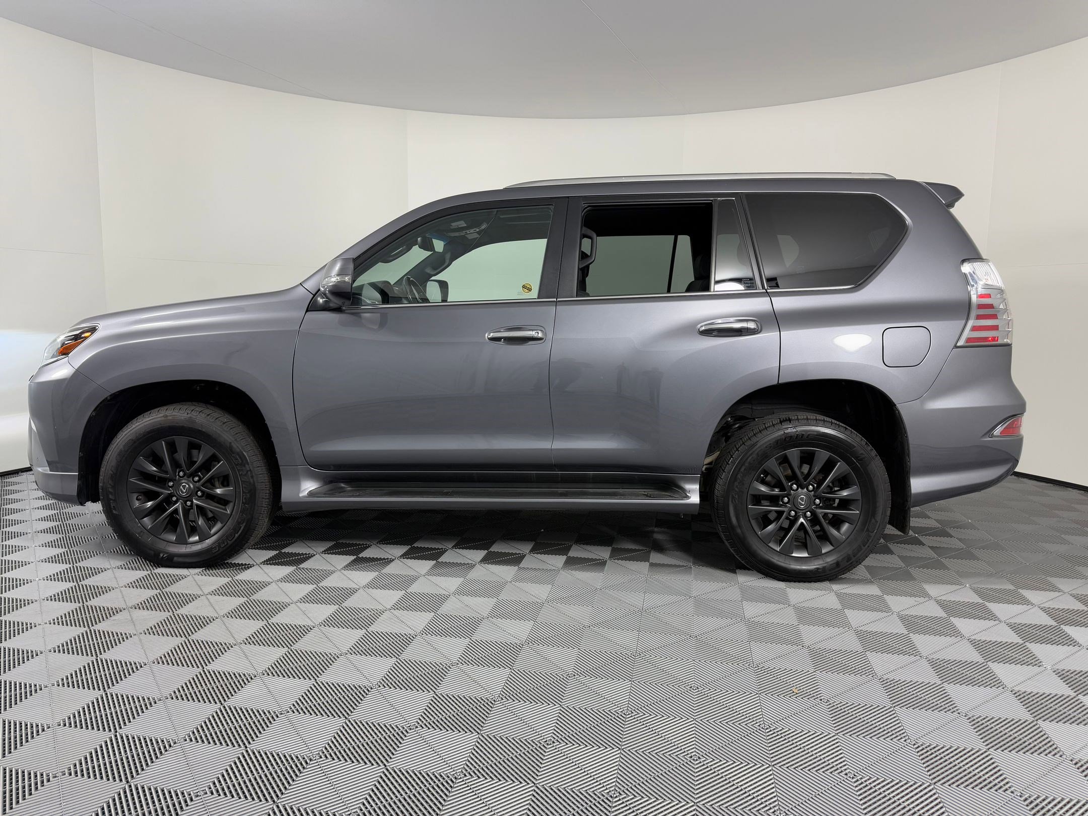 Used 2023 Lexus GX 460 Premium image 2