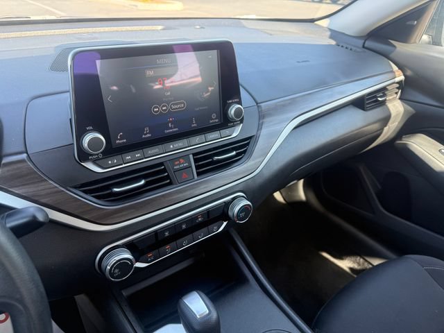 Used 2025 Nissan Altima 2.5 SV FWD image 30