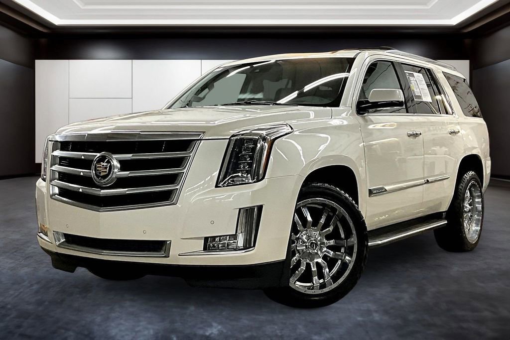 Used 2015 Cadillac Escalade Luxury image 3