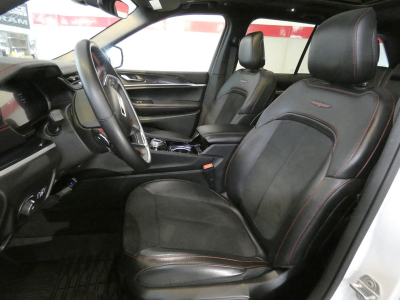 Used 2022 Jeep Grand Cherokee Trailhawk w/ Advanced Protech Group II AWD/4WD image 9