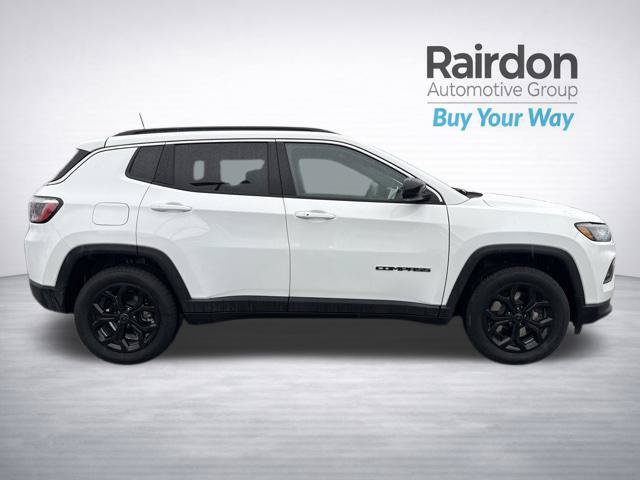 Used 2025 Jeep Compass Latitude AWD/4WD image 8