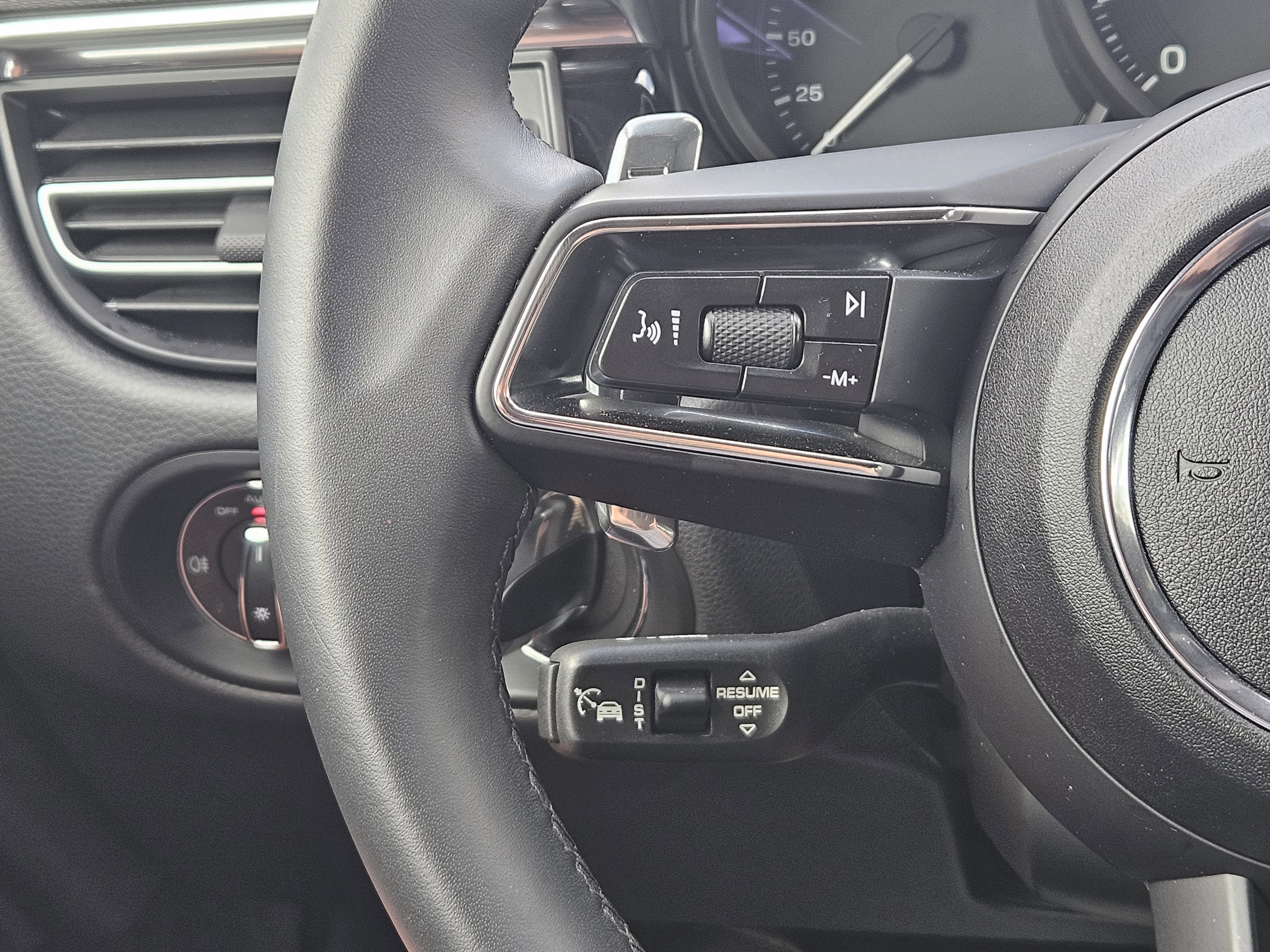 Certified 2025 Porsche Macan image 26