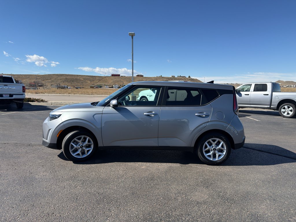 Used 2025 Kia Soul LX FWD image 8