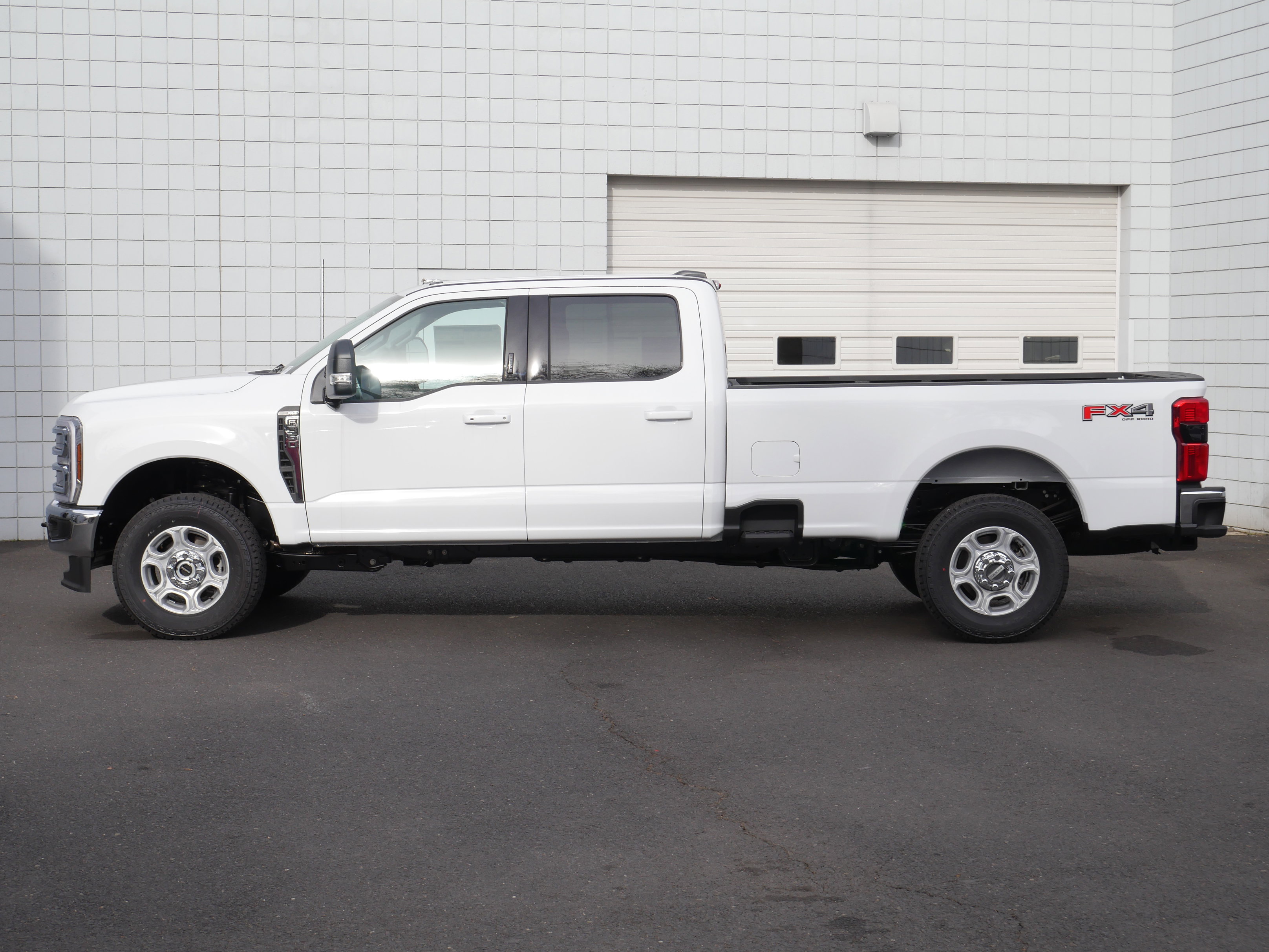 New 2026 Ford F350 XLT w/ XLT Premium Package AWD/4WD image 16