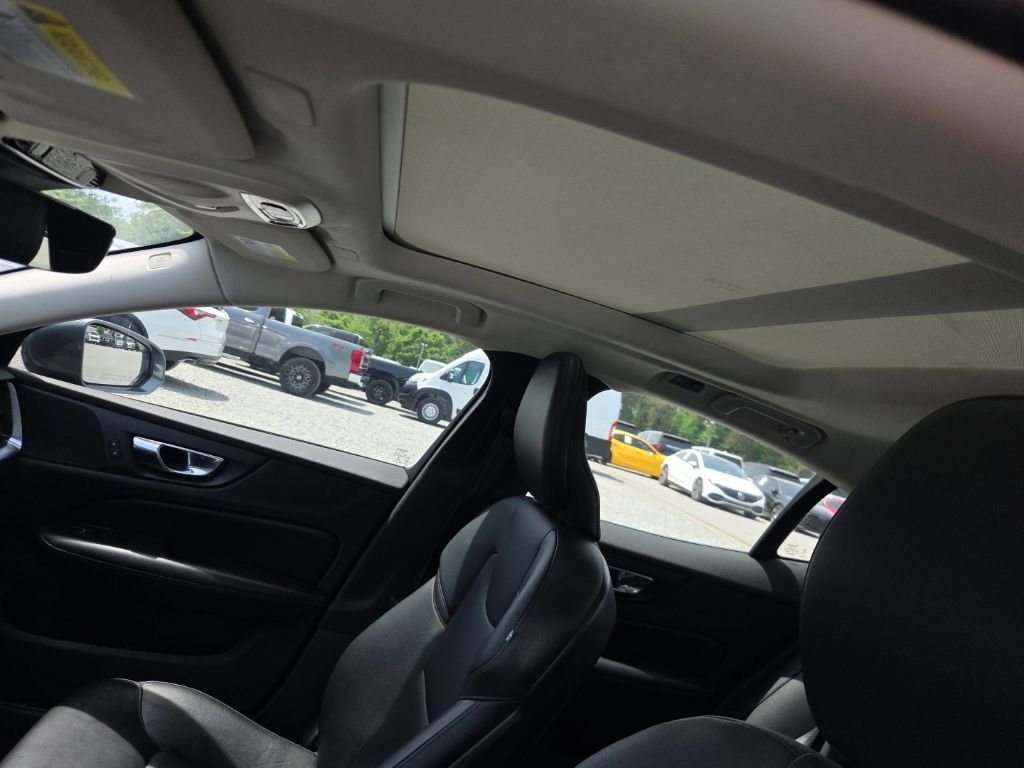 Used 2020 Volvo S60 T5 Momentum FWD image 4