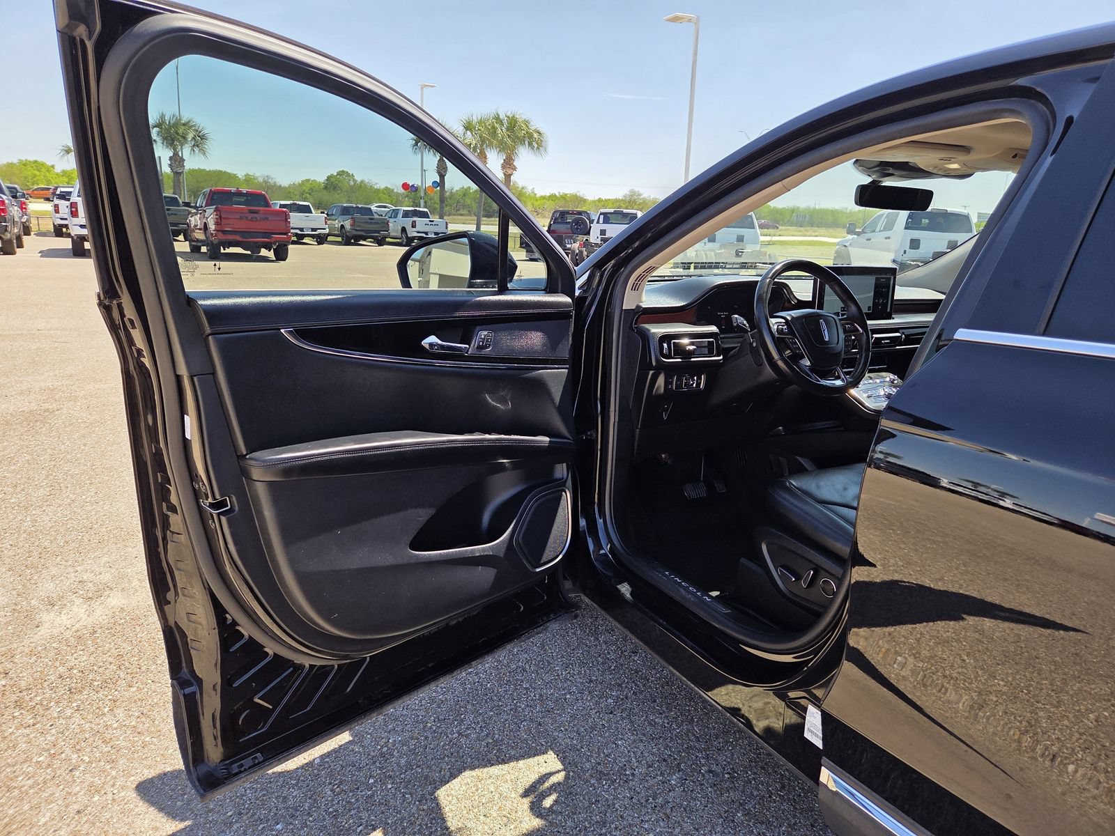Used 2022 Lincoln Nautilus Reserve AWD/4WD image 14
