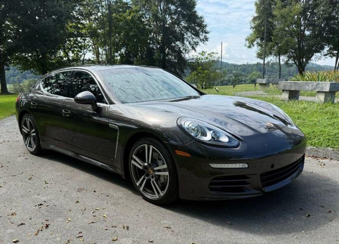 Used 2015 Porsche Panamera 4S image 3