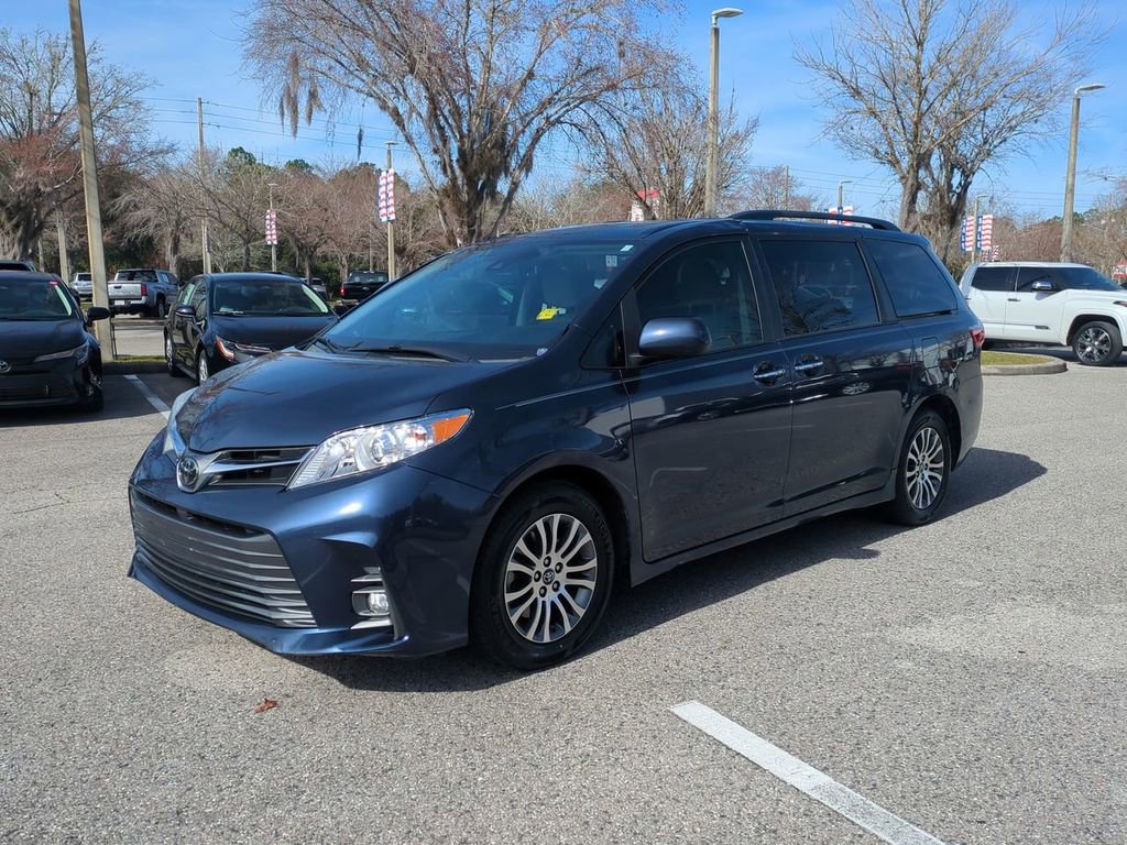 Used 2020 Toyota Sienna Limited image 2