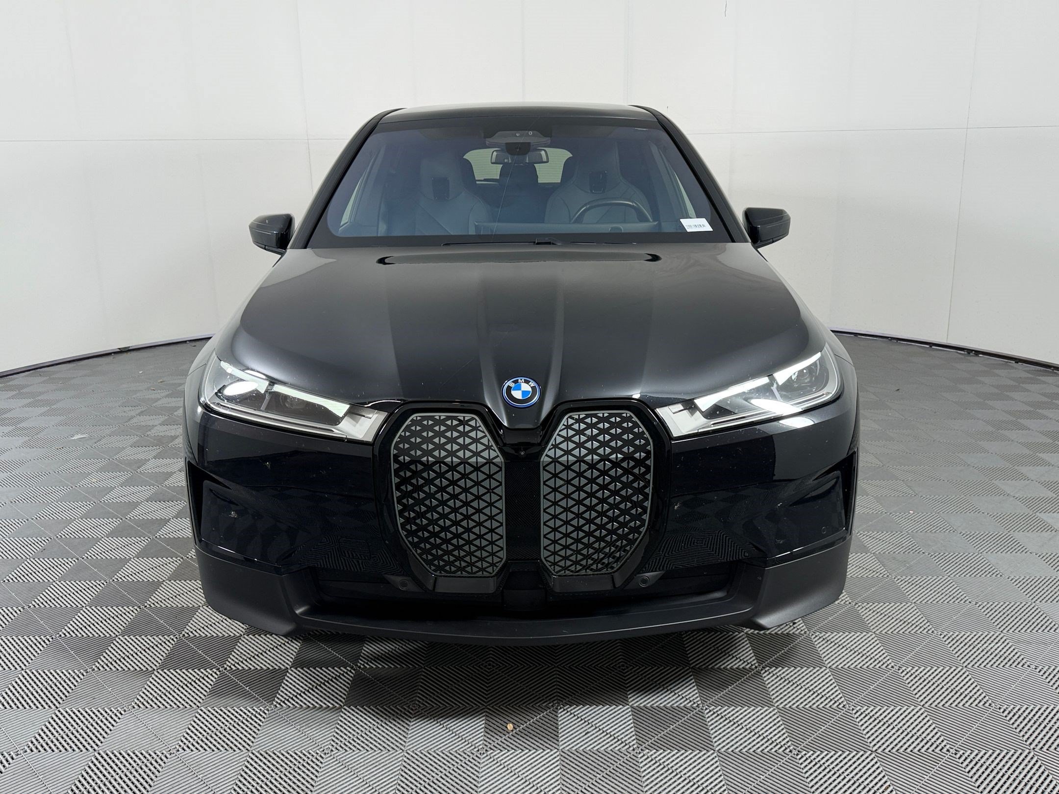 Used 2023 BMW iX xDrive50 w/ Convenience Package AWD/4WD image 6