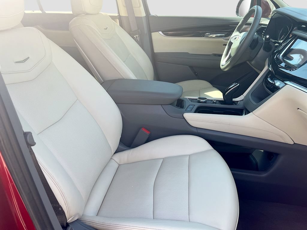 Used 2025 Cadillac XT6 Premium Luxury FWD image 31