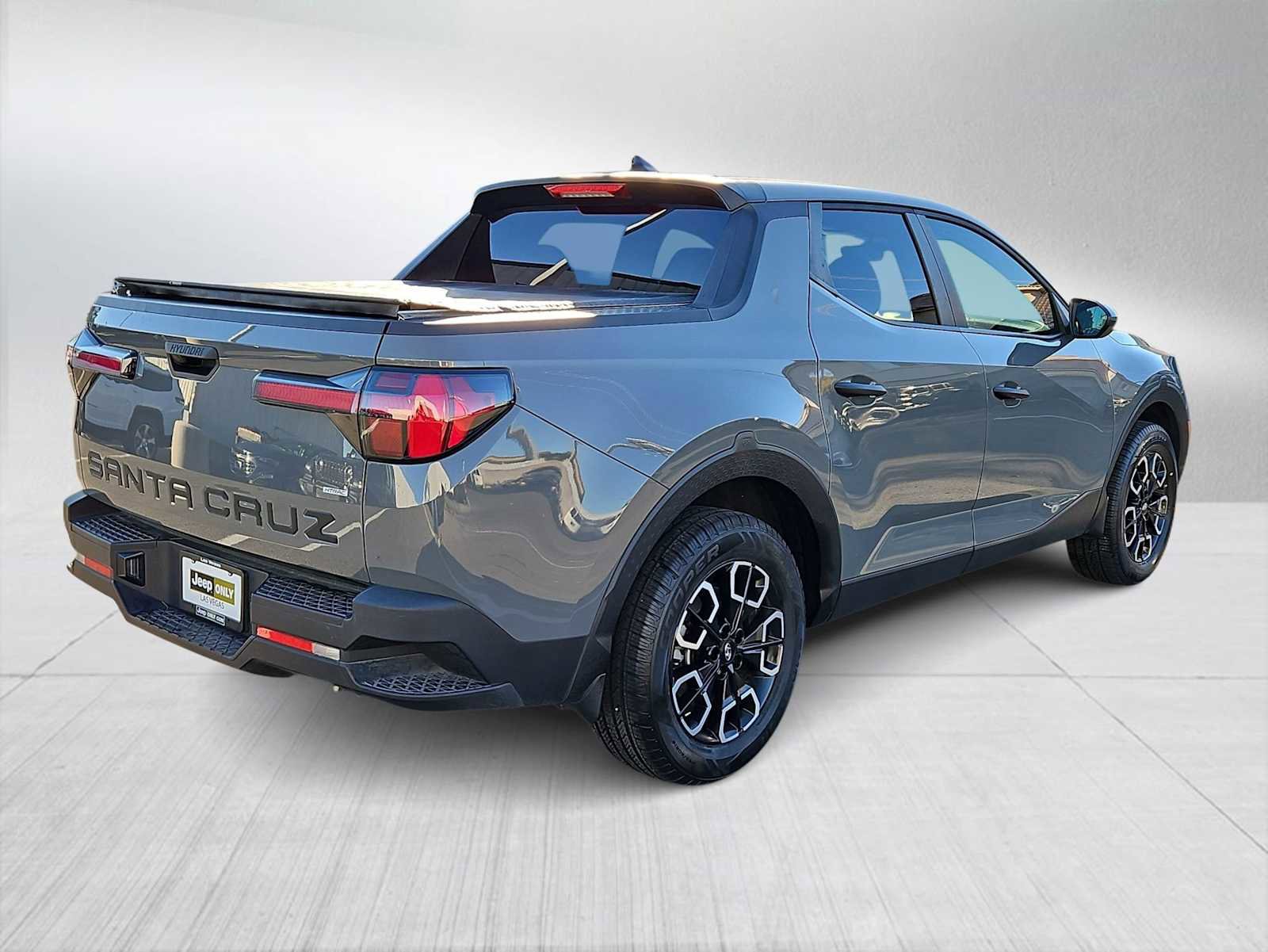 Used 2023 Hyundai Santa Cruz SE image 8