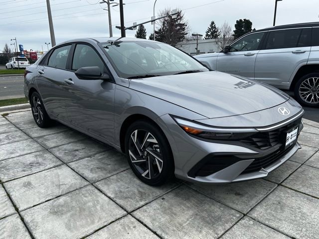 Certified 2025 Hyundai Elantra SEL FWD image 28