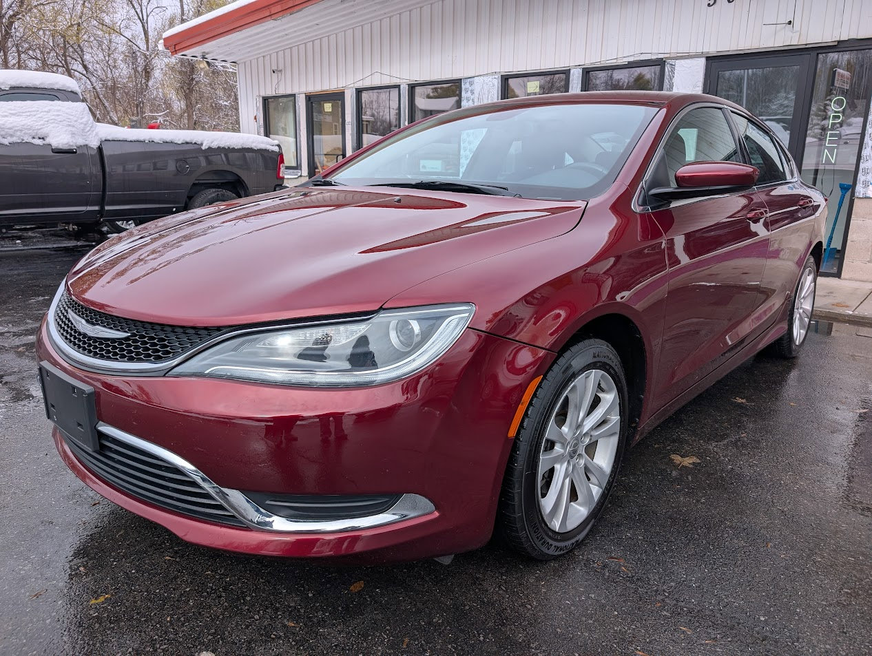 Used 2015 Chrysler 200 Limited w/ Convenience Group image 3