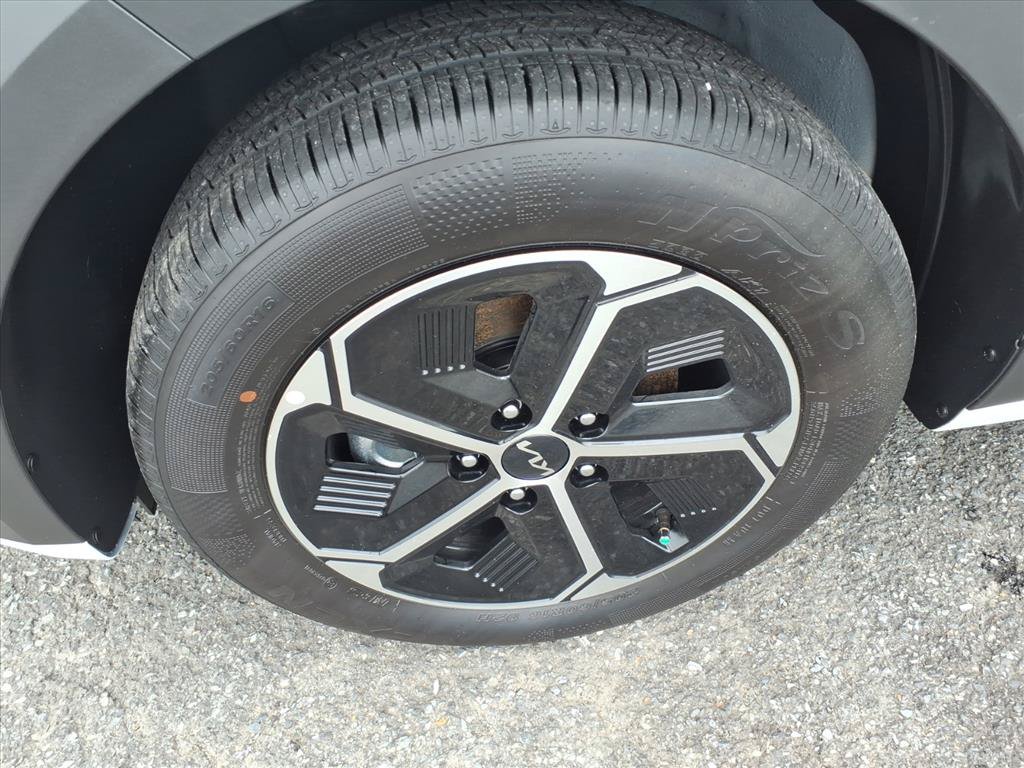 New 2026 Kia Niro LX FWD image 14