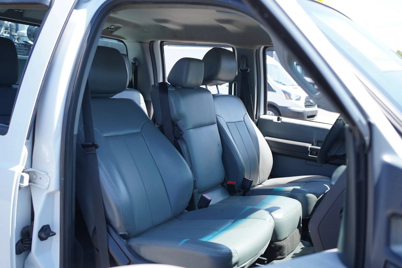 Used 2013 Ford F550 4x4 Crew Cab Super Duty w/ Payload Upgrade Pkg image 28