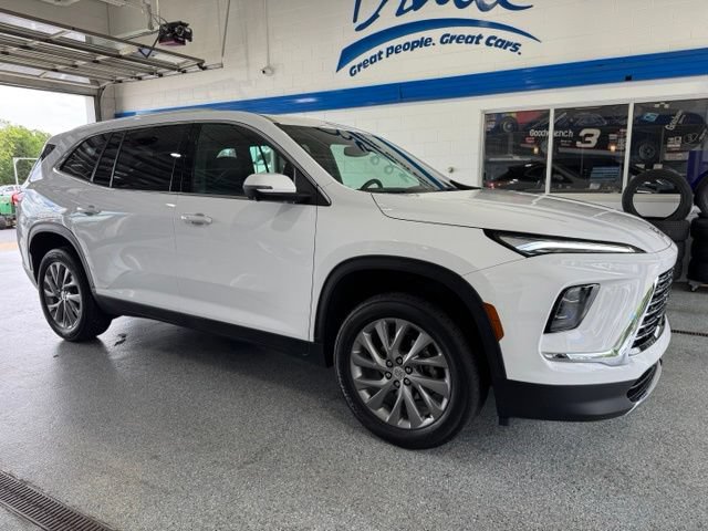 Used 2025 Buick Enclave Preferred FWD image 13