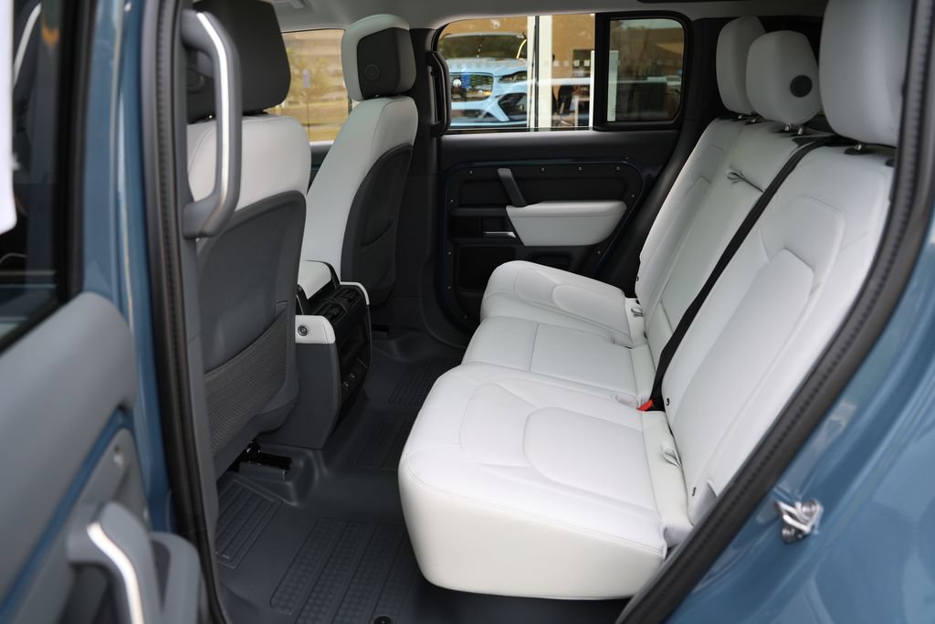 Used 2025 Land Rover Defender 110 S AWD/4WD image 9