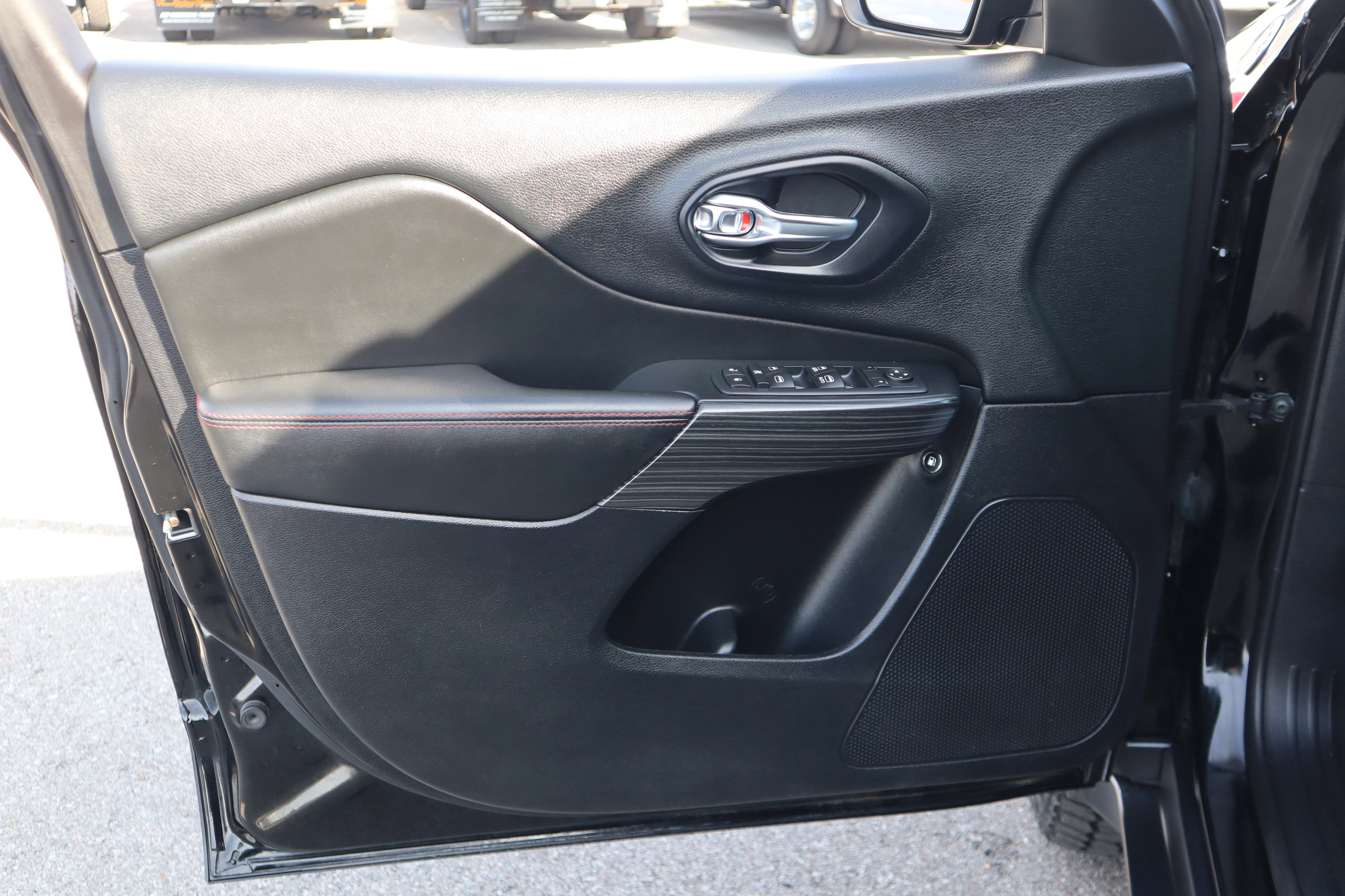 Used 2017 Jeep Cherokee Trailhawk w/ Trailer Tow Group image 22