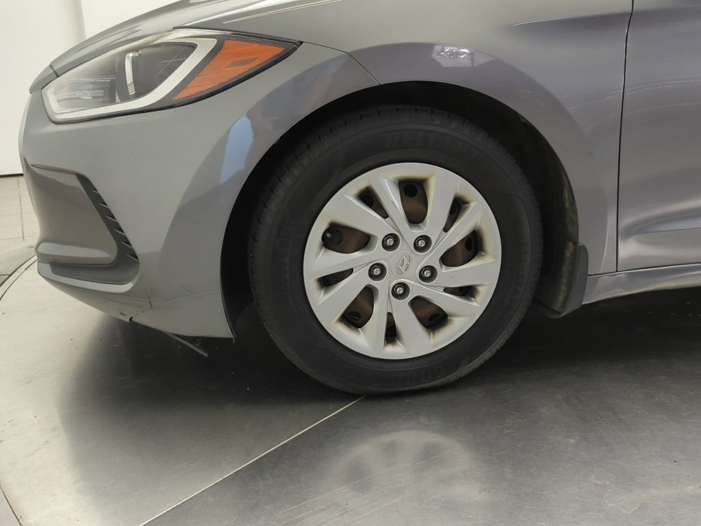 Used 2018 Hyundai Elantra SE FWD image 3