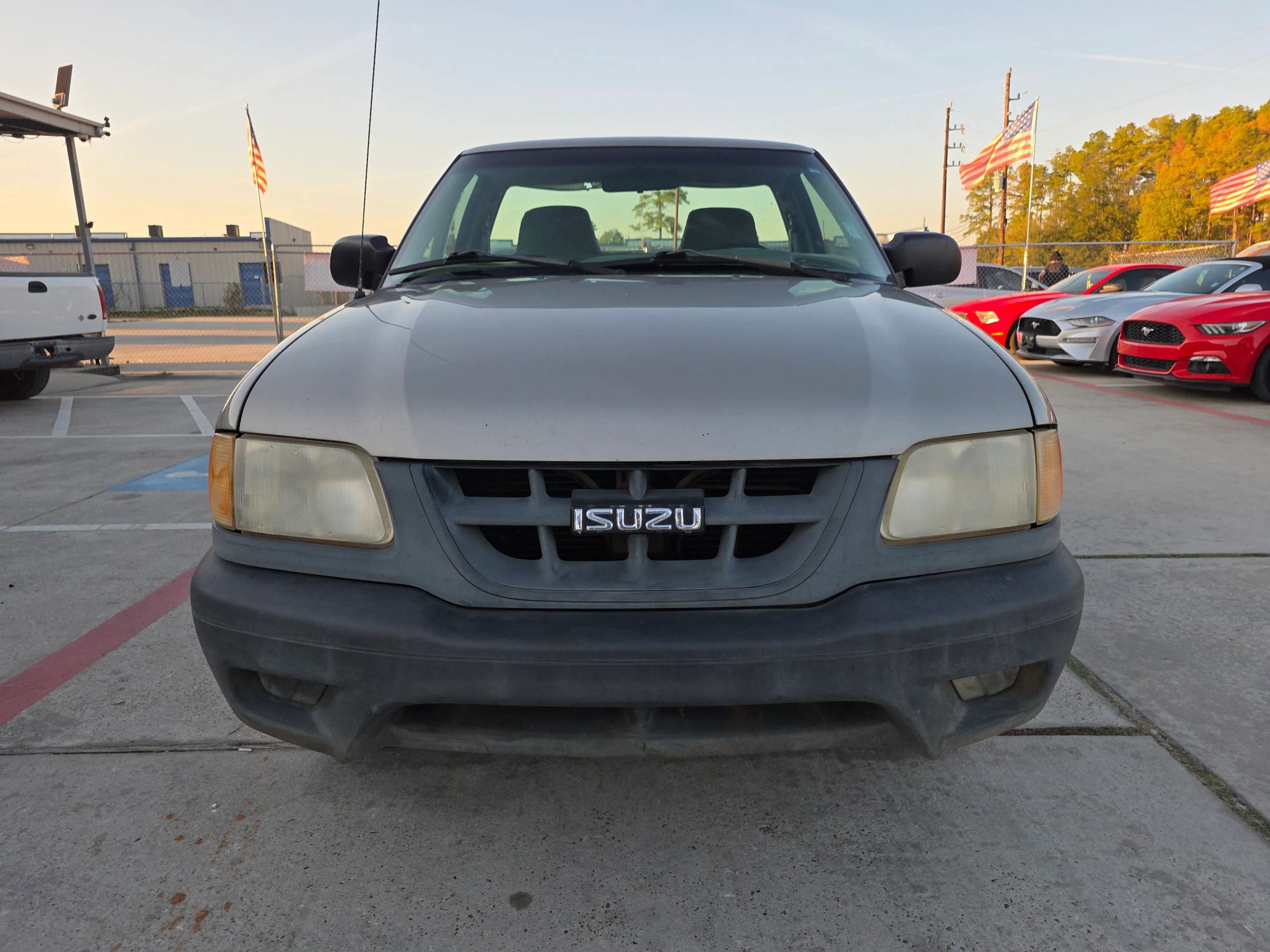Used 2000 Isuzu Hombre S image 5