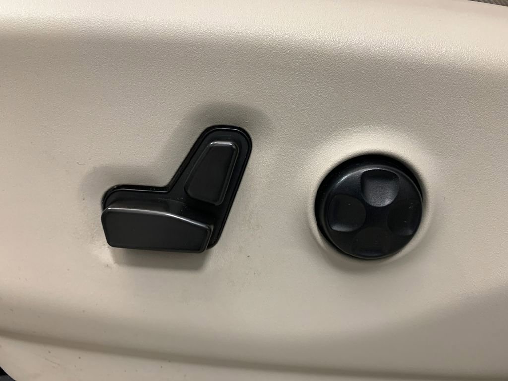 Used 2021 Chrysler Pacifica Touring-L image 17